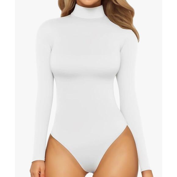 Mangopop Tops - NWT Mangopop White Long Sleeve Turtleneck Bodysuit Women’s Size L Snap Closure